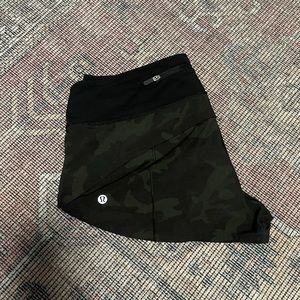 Lululemon 2.5” Speed Up Shorts *No Liner